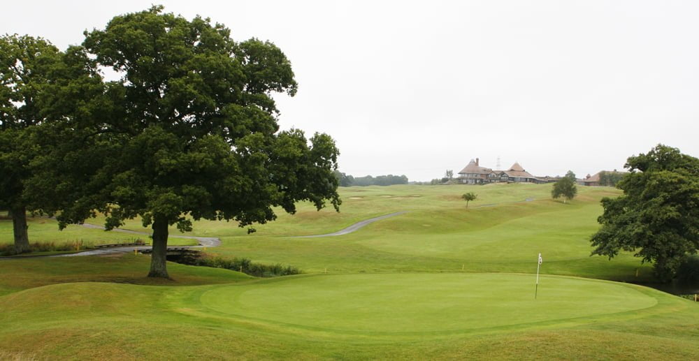 10. flöt á Austurvellinum. Skemmtileg par-5 braut sem verðlaunar góð högg.