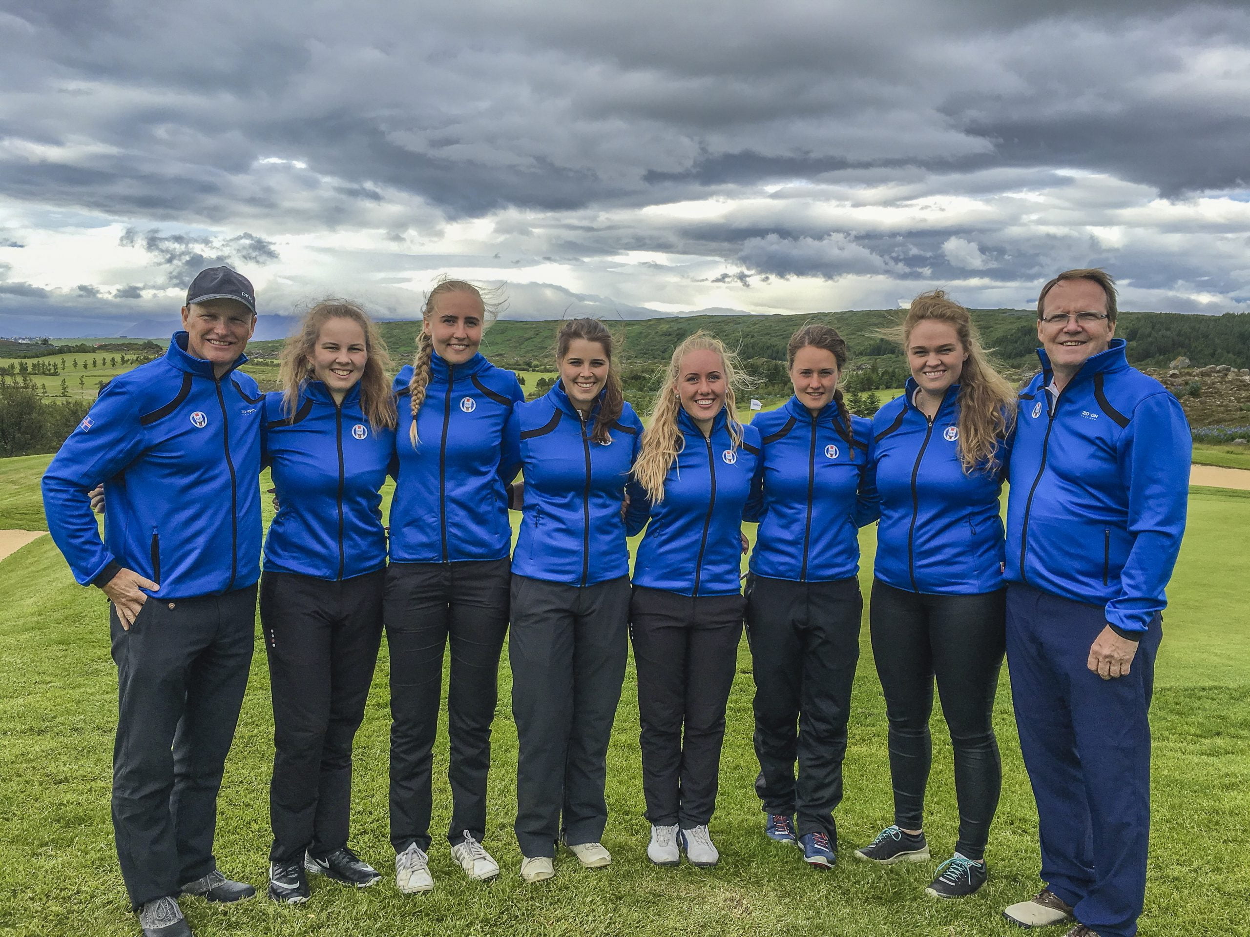 Frá vinstri: Úlfar Jónsson landsliðsþjálfari, Ragnhildur Kristinsdóttir, Anna Sólveig Snorradóttir, Sunna Víðisdóttir, Berglind Björnsdóttir, Guðrún Brá Björgvinsdóttir, Signý Árnórsdóttir og Ragnar Ólafsson liðsstjóri.