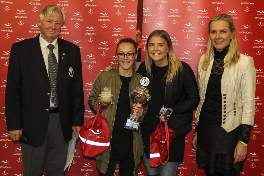 Eggert, Kristín Sól Guðmundsdóttir úr GM tók við verðlaunum fyrir Ólöfu Maríu, Eva Björnsdóttir og Hólfmríður . Mynd/seth@golf.is