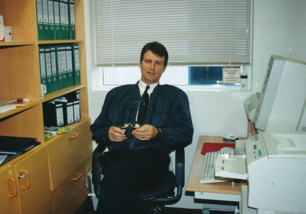 Það hefur margt breyst á 20 árum, mynd af Garðari á skrifstofu GR árið 1994.