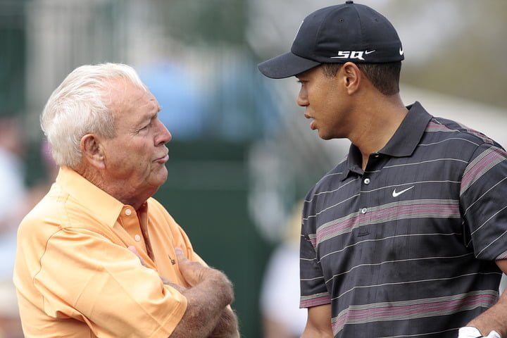 Arnold Palmer ræðir hér við Tiger Woods. Mynd/Golfsupport.nl